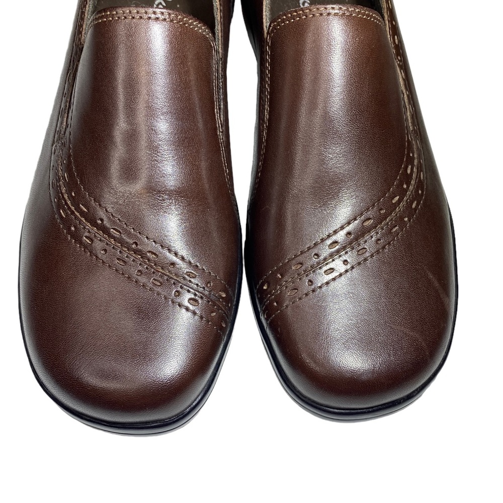 Clarks Brown Leather slip on loafer womens shoes 9